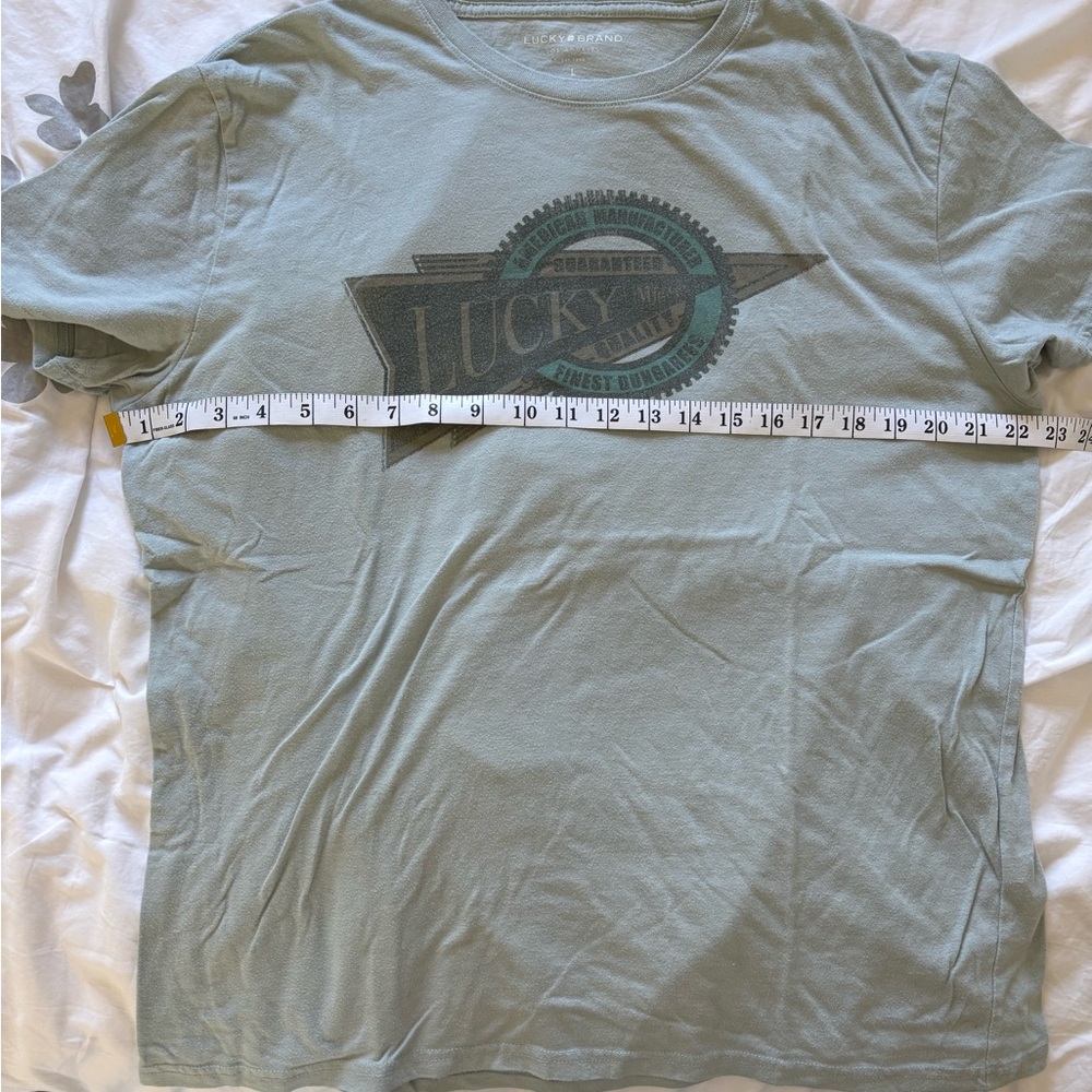 ⭐️ 4 for $20 - Bundle and save!!! ⭐️
Lucky Brand Men's Light Gray Graphic Tee - Picture 5 of 5